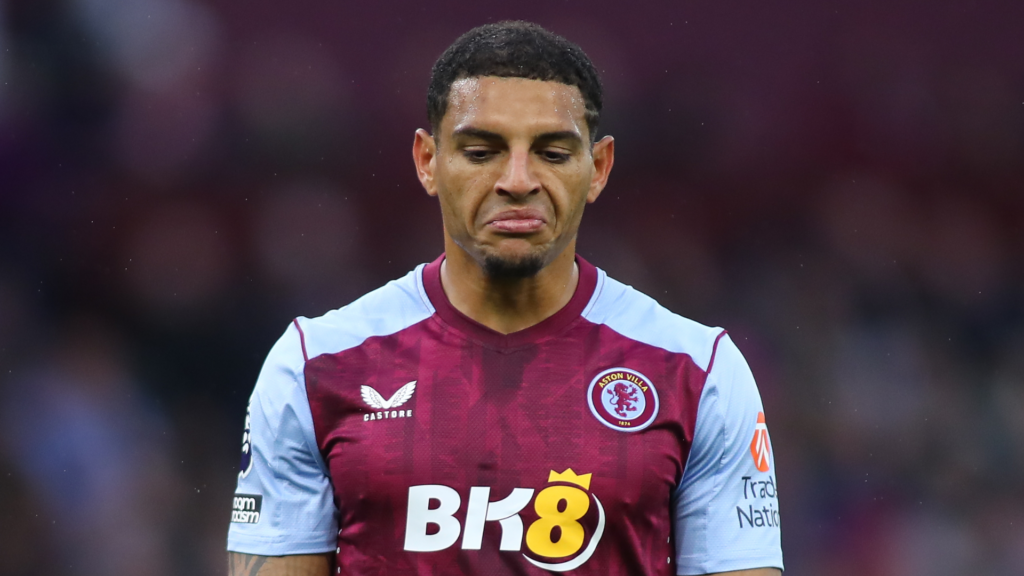 Aston Villa Carlos