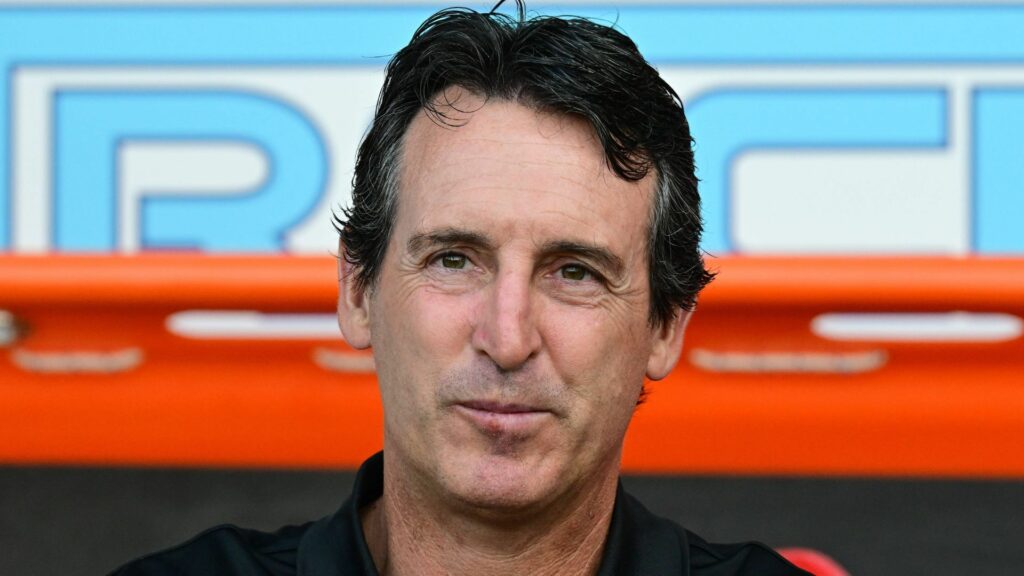 Unai Emery smiling
