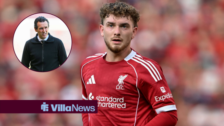 Harvey Elliott and Unai Emery in the circle
