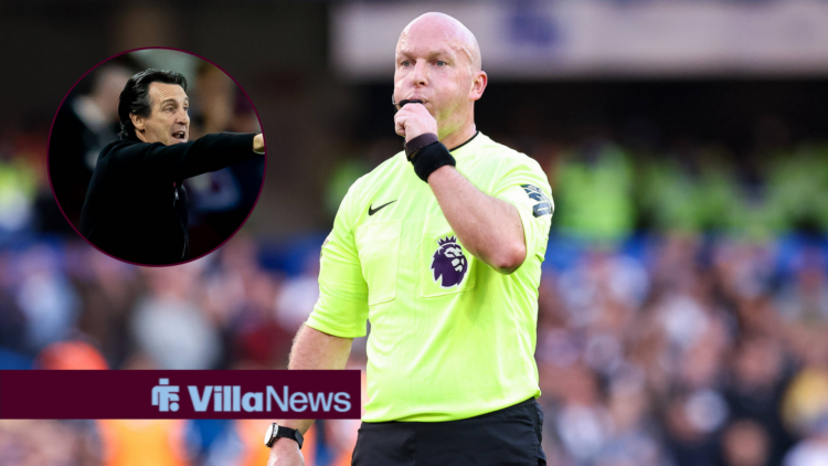 Referee Simon Hooper and Unai Emery in the circle