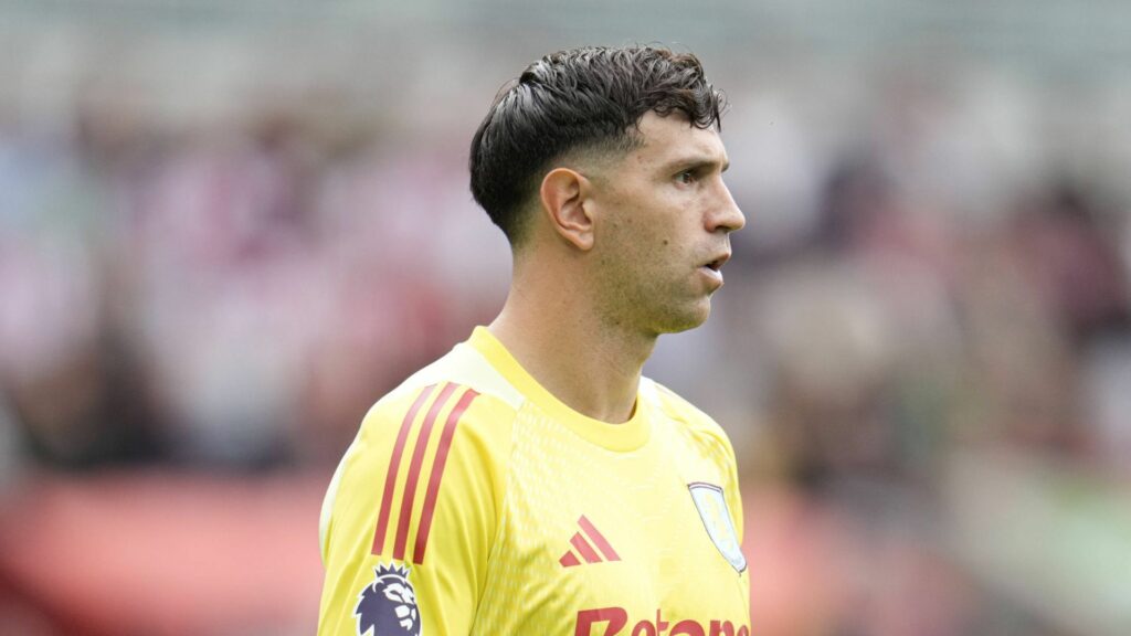 Emi Martinez looking concerned playing for Aston Villa