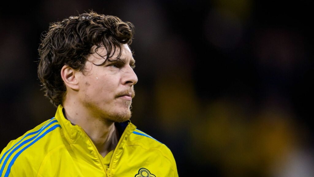 Victor Lindelof wearing a Sweden anthem jacket