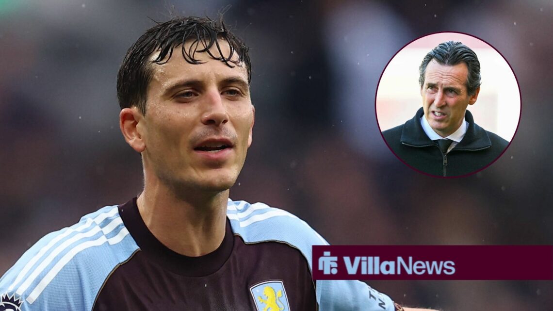 Unai Emery next to Pau Torres