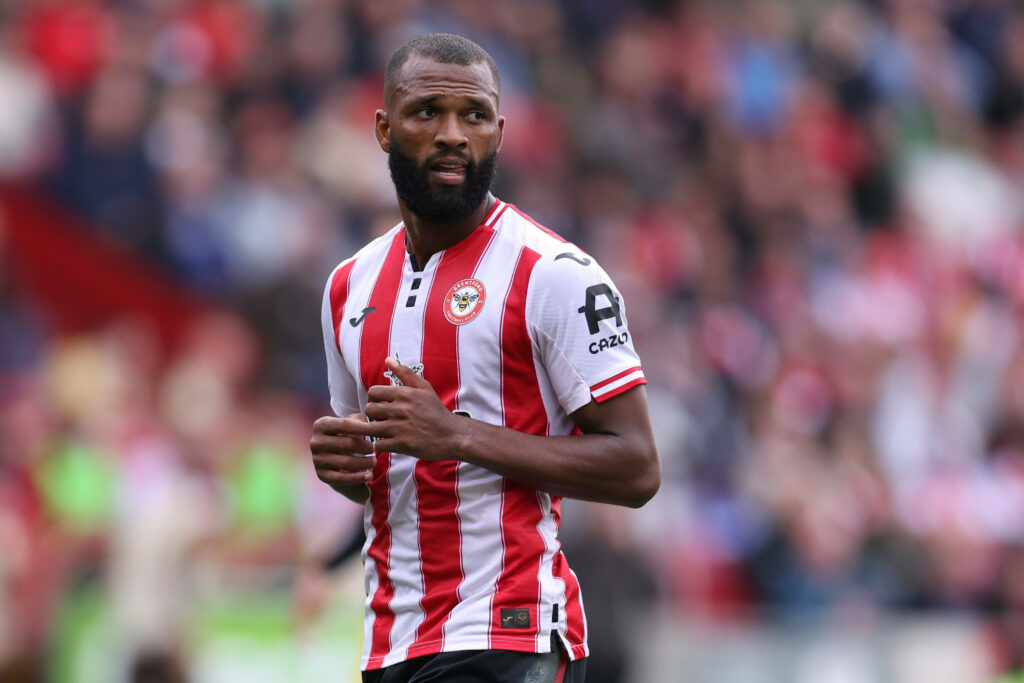 Igor Thiago playing for Brentford