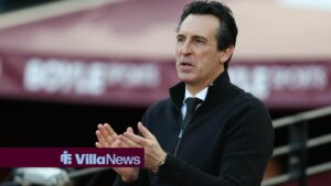 Unai Emery claps his hands