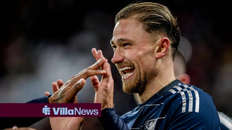 Aston Villa. 10. Dezember 2024 / Red Bull Arena, Leipzig. RB Leipzig - Aston Villa *** Villas Matty Cash Football UEFA Champions League, Preliminar...