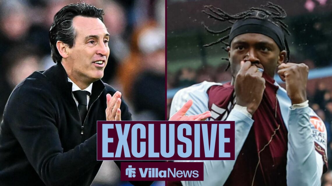 Unai Emery of Aston Villa encourages players from the touchline during the Premier League match between West Ham United and Aston Villa at the Lond...